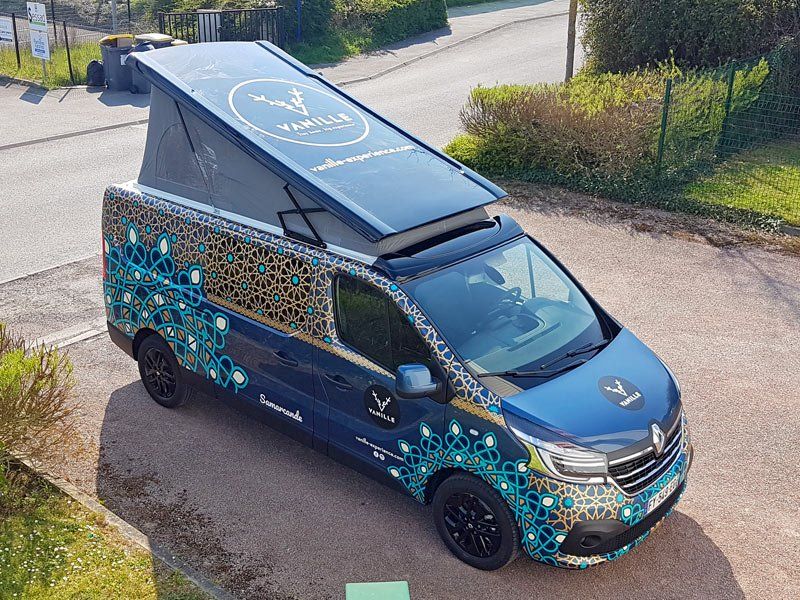 Camionette avec tente de toit