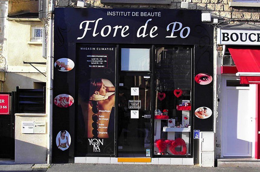 Vitrine d'un salon de soins esthétiques