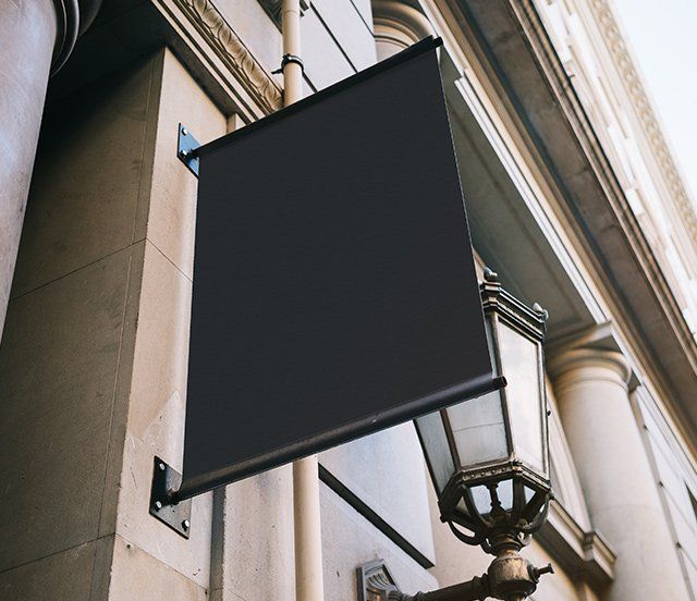 Panneau publicitaire de type drapeau métalique