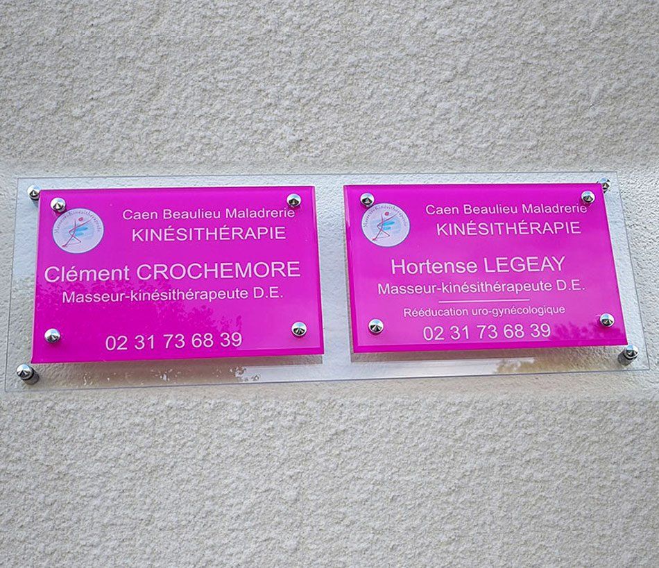 Plaques de signalétique informatives