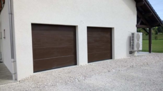 2 portes de garage sectionnelles isolées laquées marron