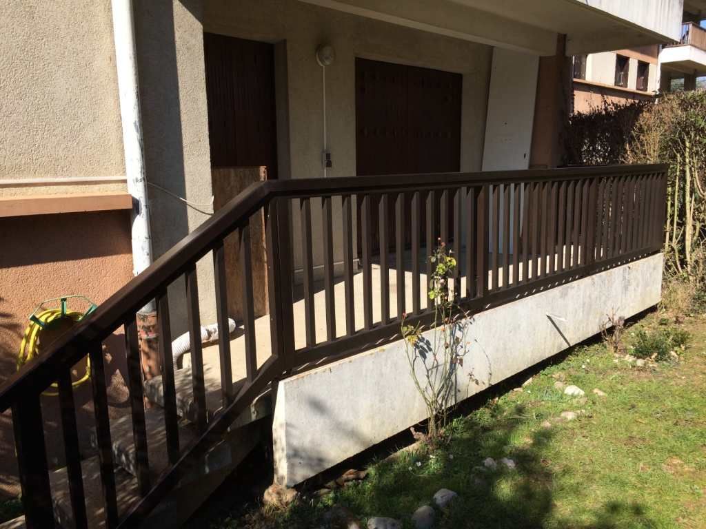 Garde-corps extérieur en bois