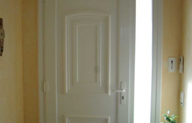 Porte d'entrée en PVC