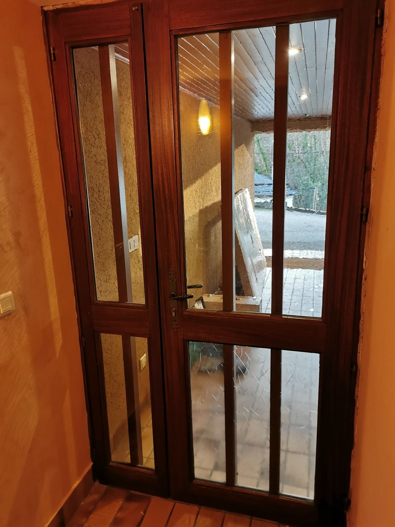 Porte en bois et vitre