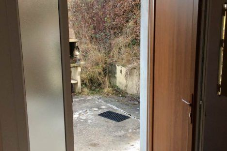 Porte d'entrée en PVC plaxée chêne doré et blanc