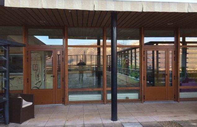 Portes d'entrée bâtiment