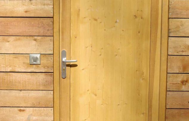 Porte d'entrée en bois
