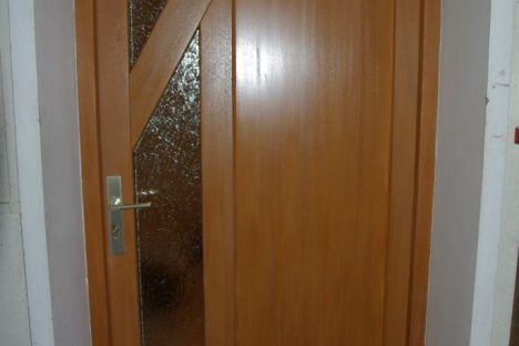 Porte d'entrée semi-vitrée