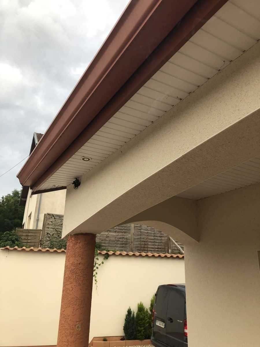 Chéneau en aluminium : coloris terre cuite