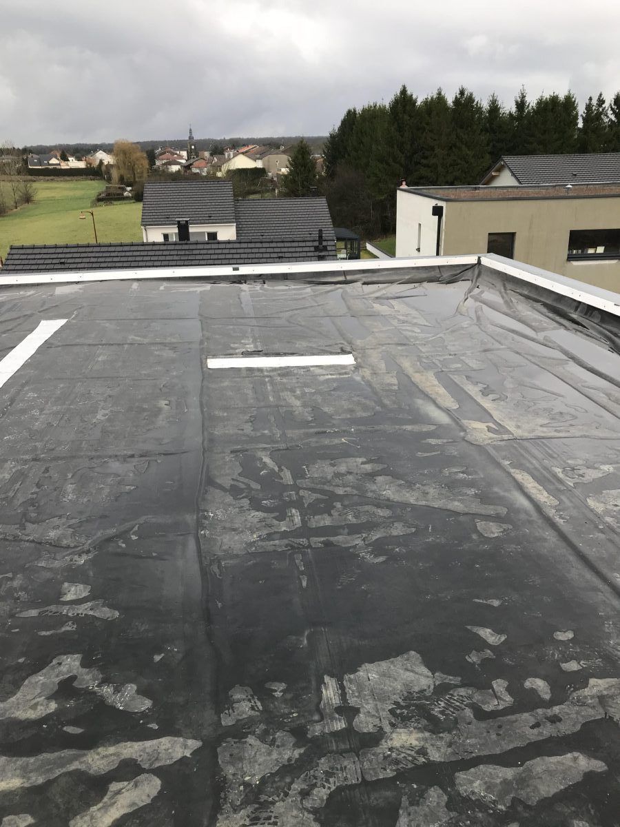 Toit plat en cours d'étanchéification