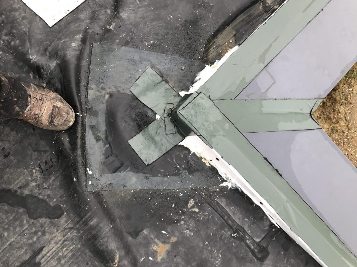 Travaux d'une toiture pour assurer son étanchéité