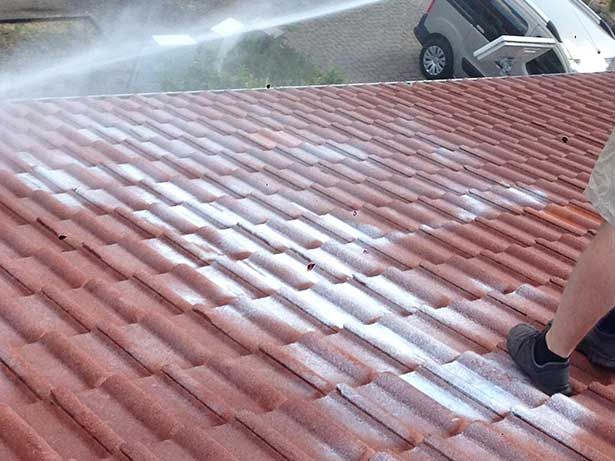 Toiture nettoyée par un professionnel