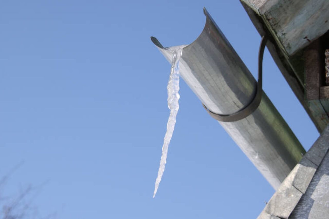 Gouttière en plein hiver