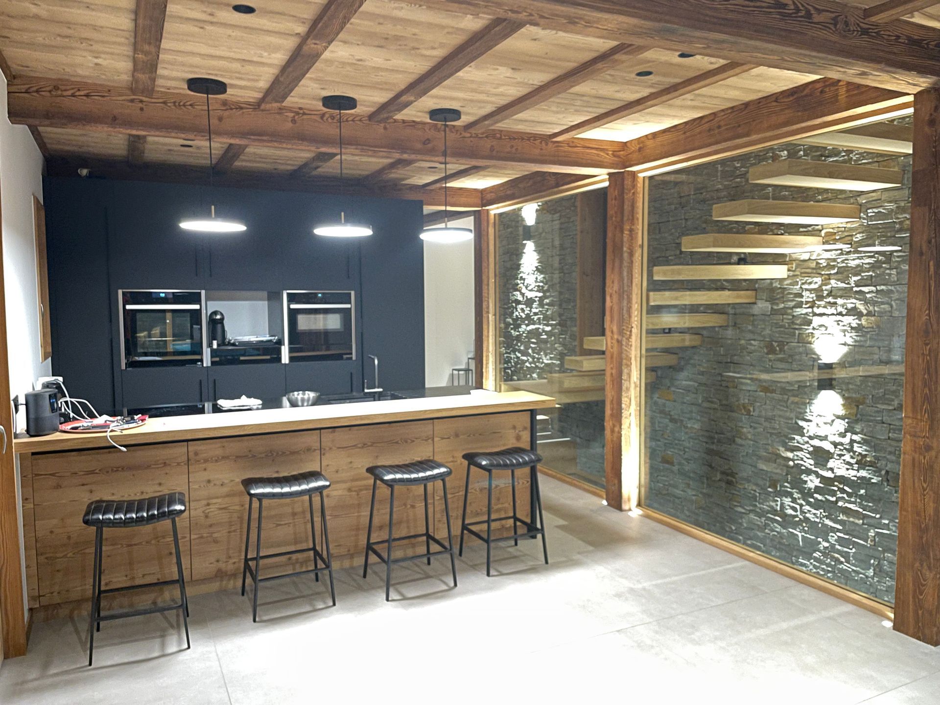 création d'une baie vitrée pour un bar