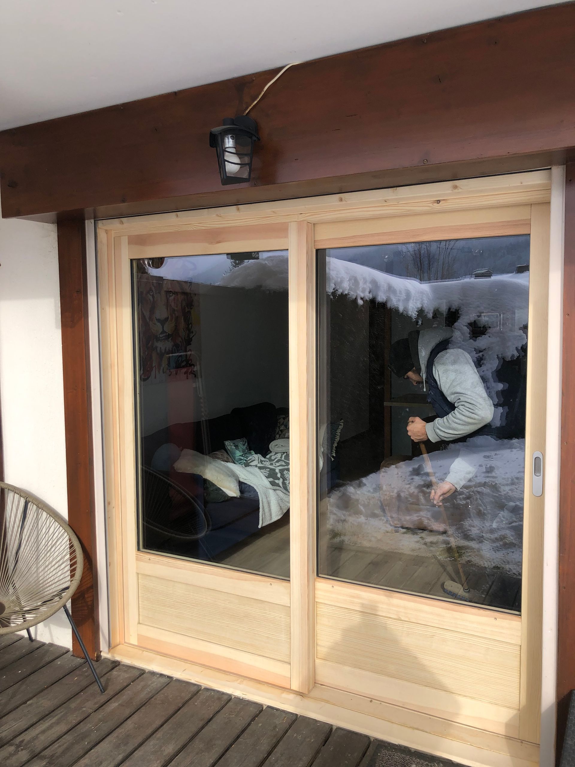 baie vitrée en bois clair