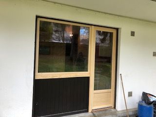 baie vitré et porte en bois
