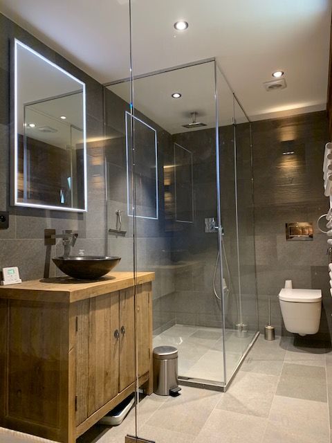 installation de paroi en verre pour une douche