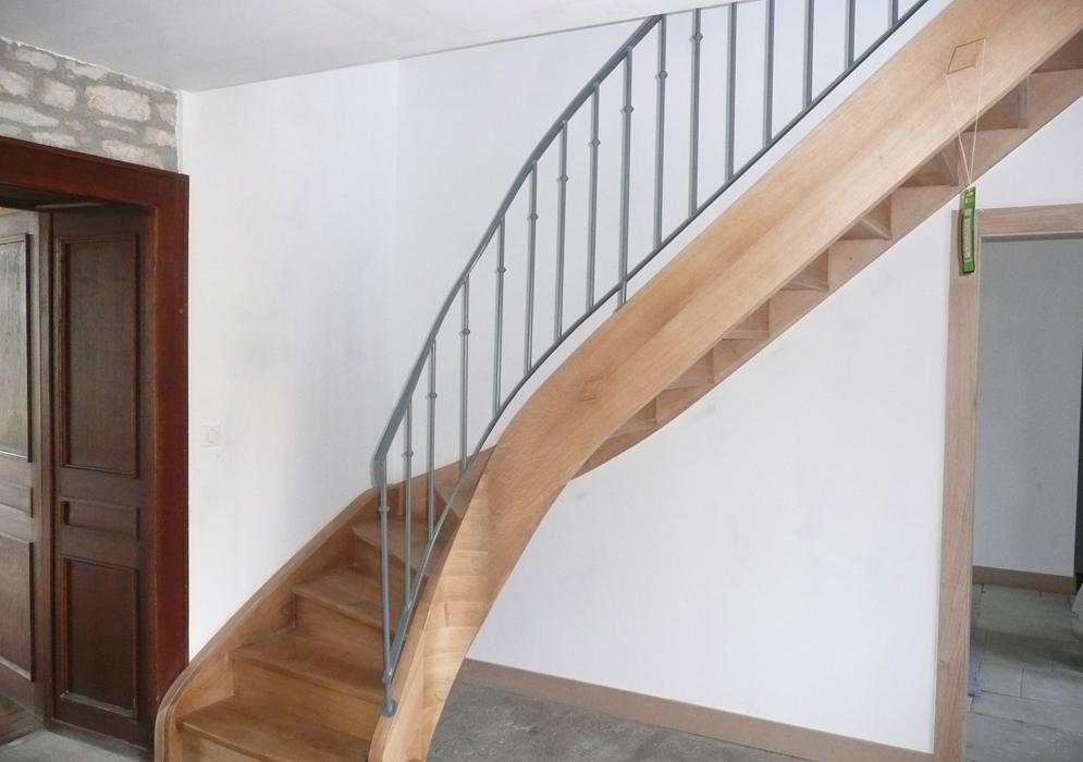 Escalier-bois-garde-corps-métal