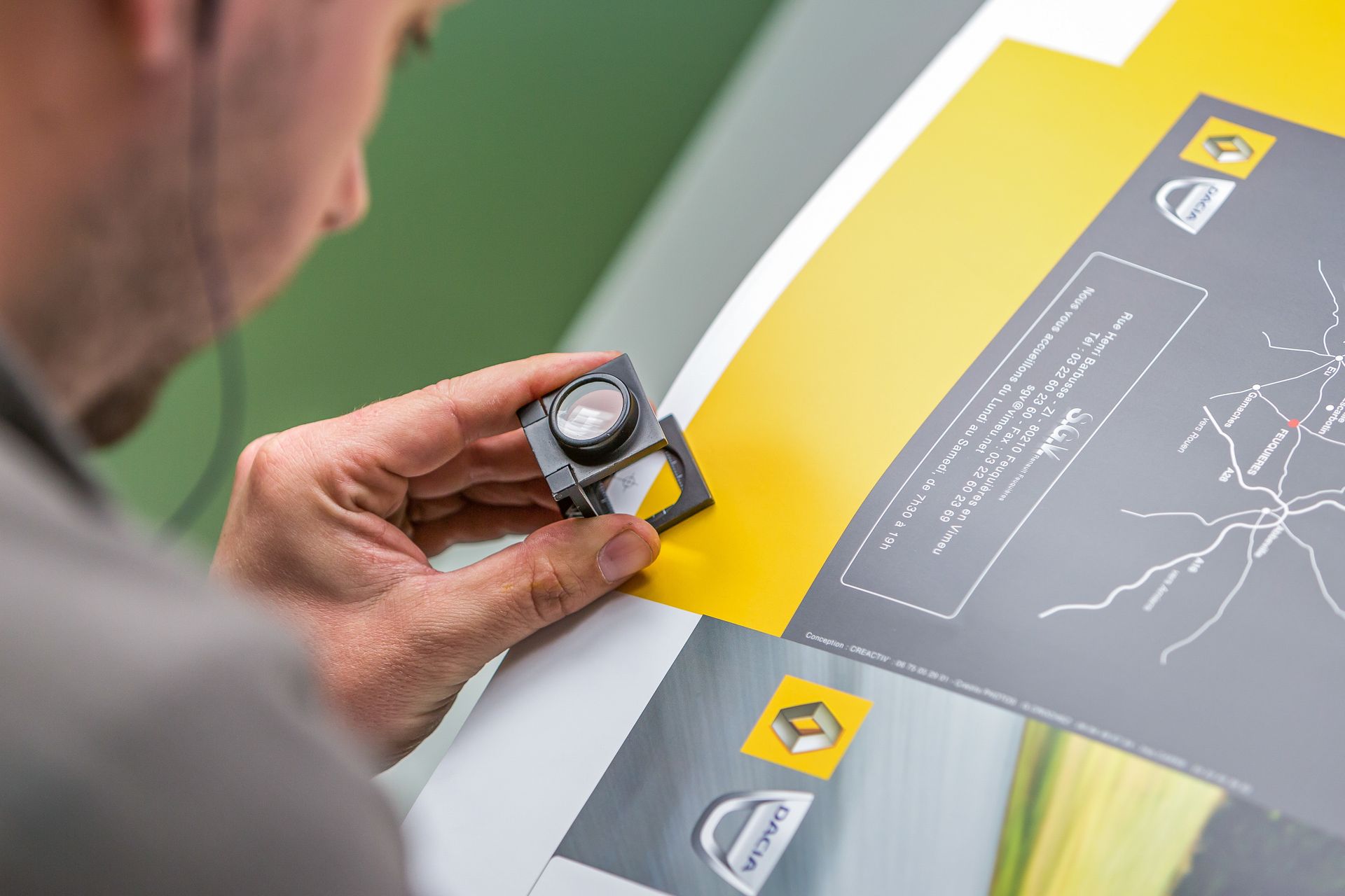 Inspection de la colorimétrie d'une brochure