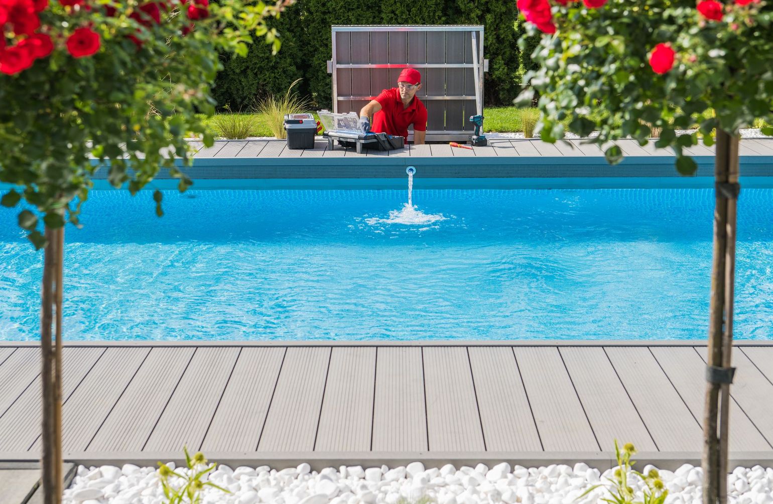 Vers la page Réparation de piscine.