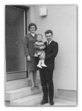 Klaus und Elfriede Hollerbach mit ihrem Kind