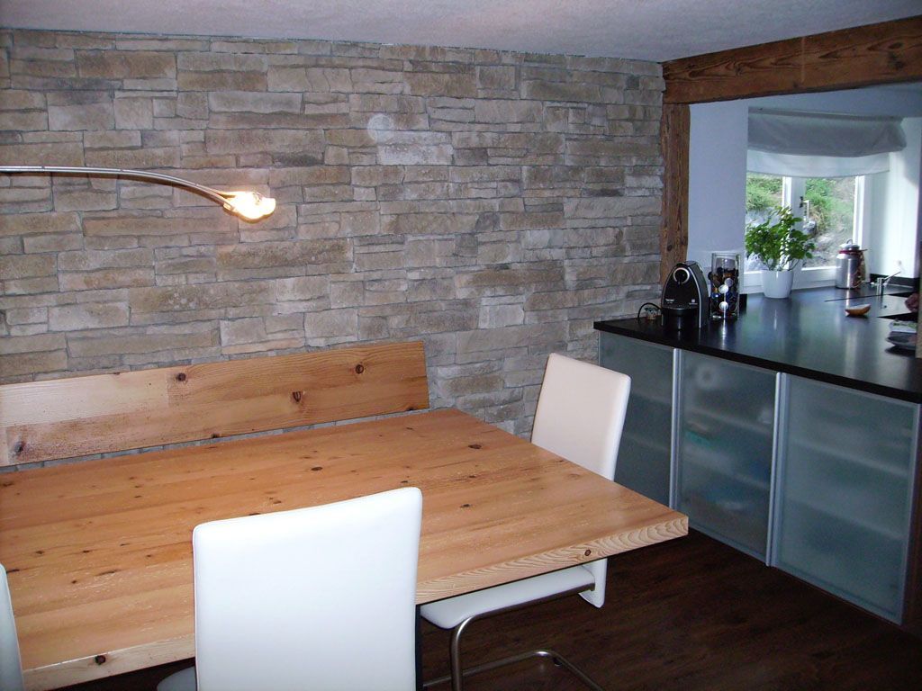 Steinmauer im Wohnzimmer