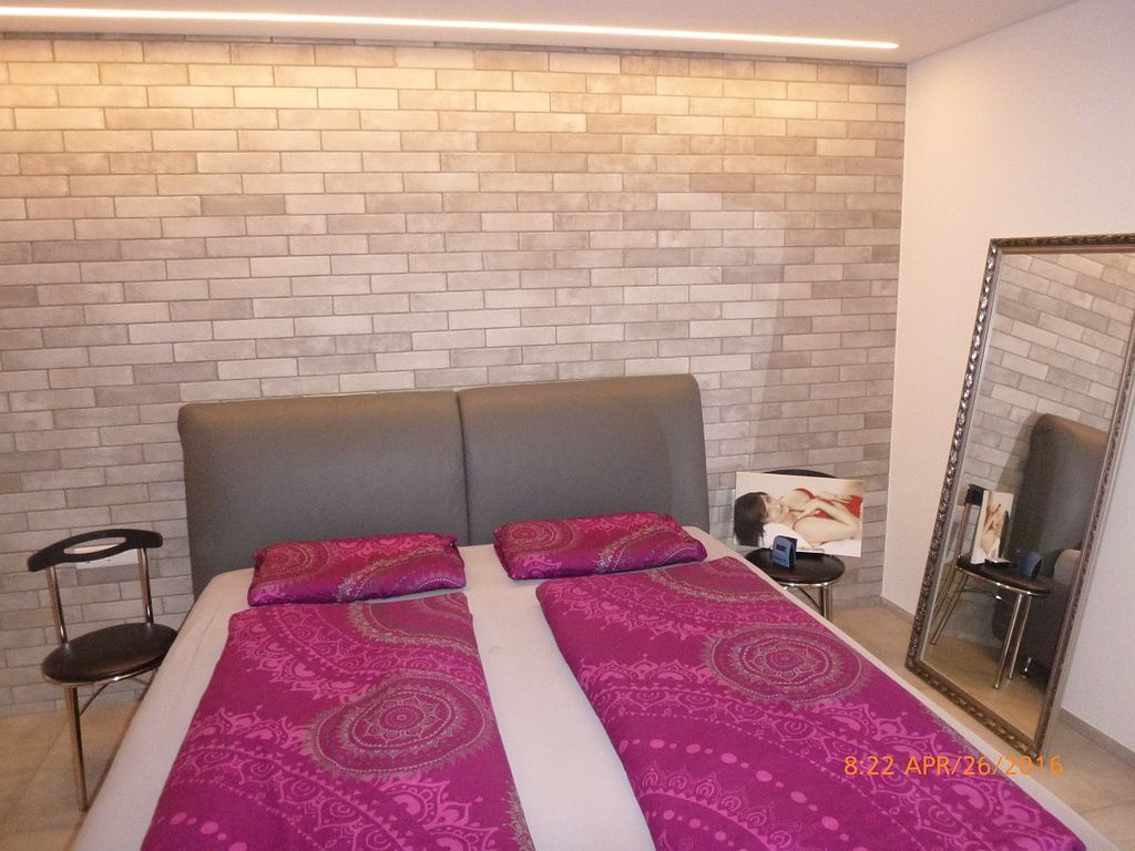 Schlafzimmerrückwand aus Keramik