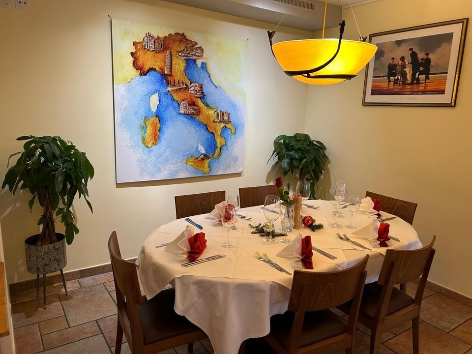 Tisch im Innenbereich vom Ristorante Volare