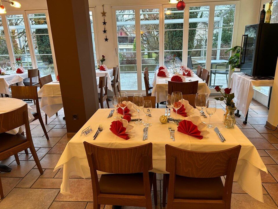 Tische im Innenbereich vom Ristorante Volare