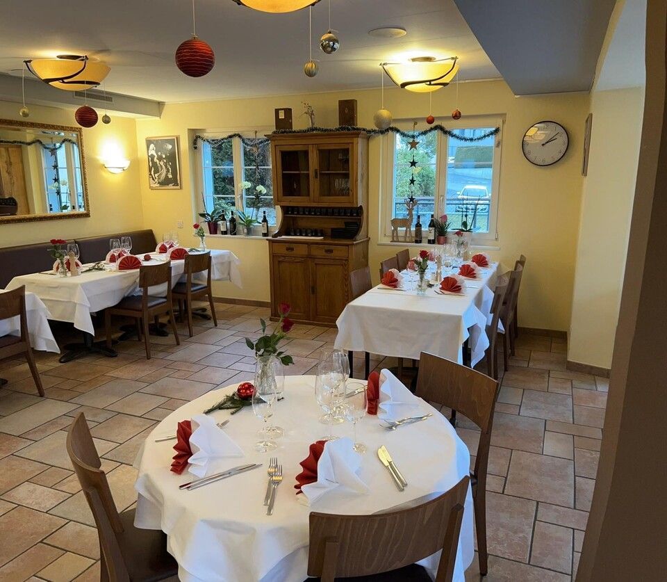 Tische im Innenbereich vom Ristorante Volare