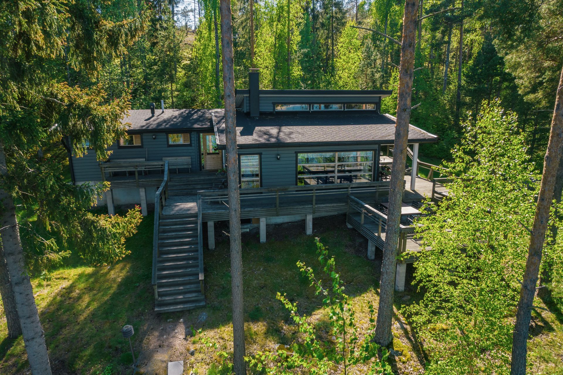 Villa Koirio ulkoa kuvattuna Paratiisisaarella