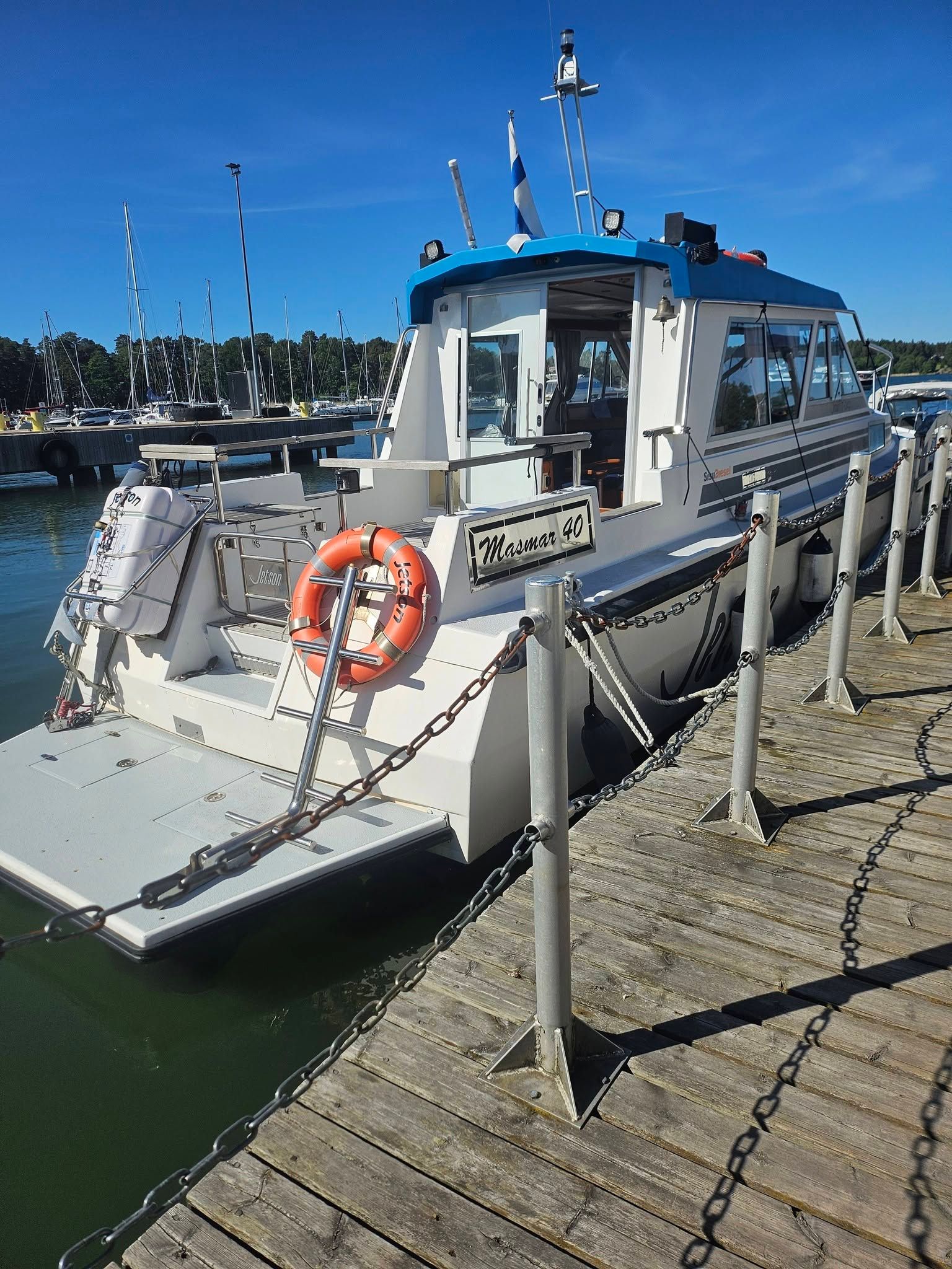 M/A Jetson saaristo risteilyllä.