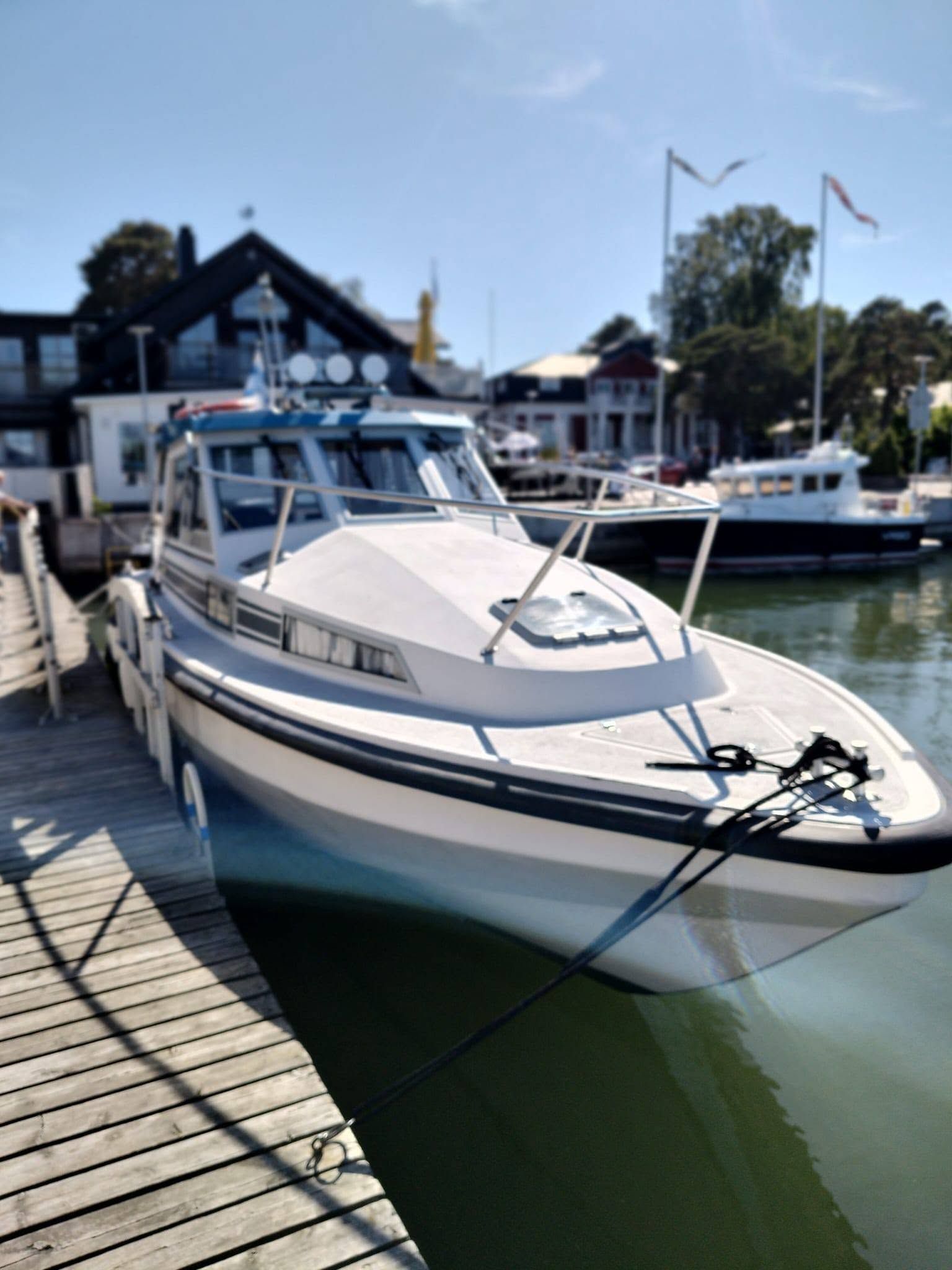 M/A Jetson saaristoristeilyllä Nauvon edustalla Turun saaristossa.