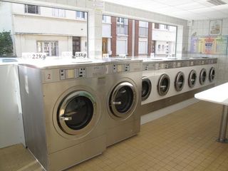 machine à laver mis à disposition de nos clients 7 jours sur 7 rue Victor Hugo a sotteville les Rouen