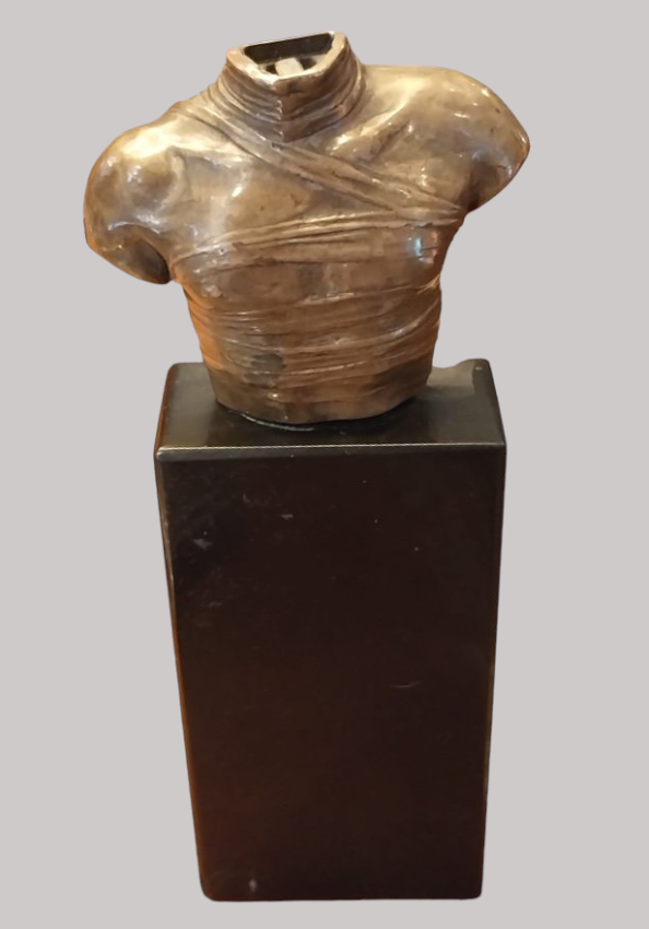 Buste doré sur base en bois