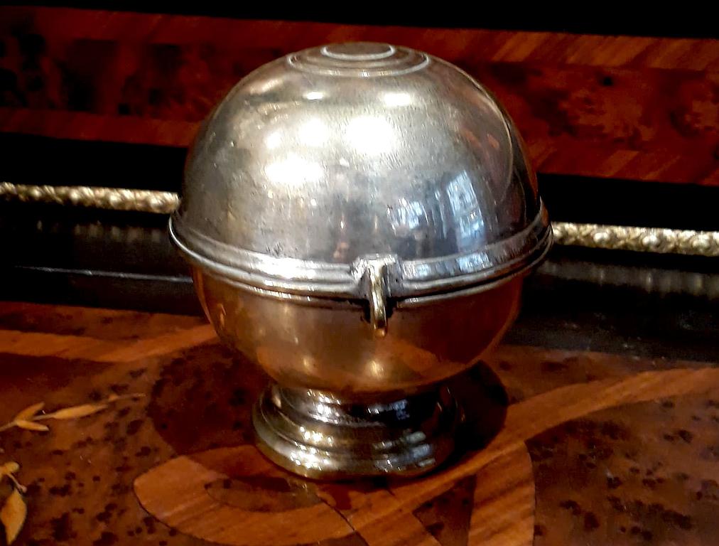 Boule savon en métal plaqué, 18ème siècle