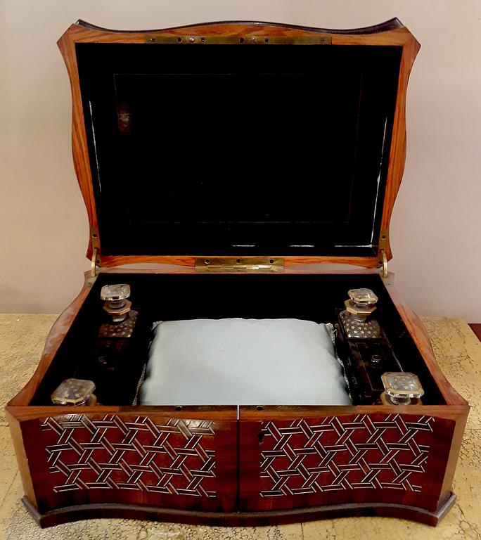 Paire de vases cristal et bronze 18ème siècle