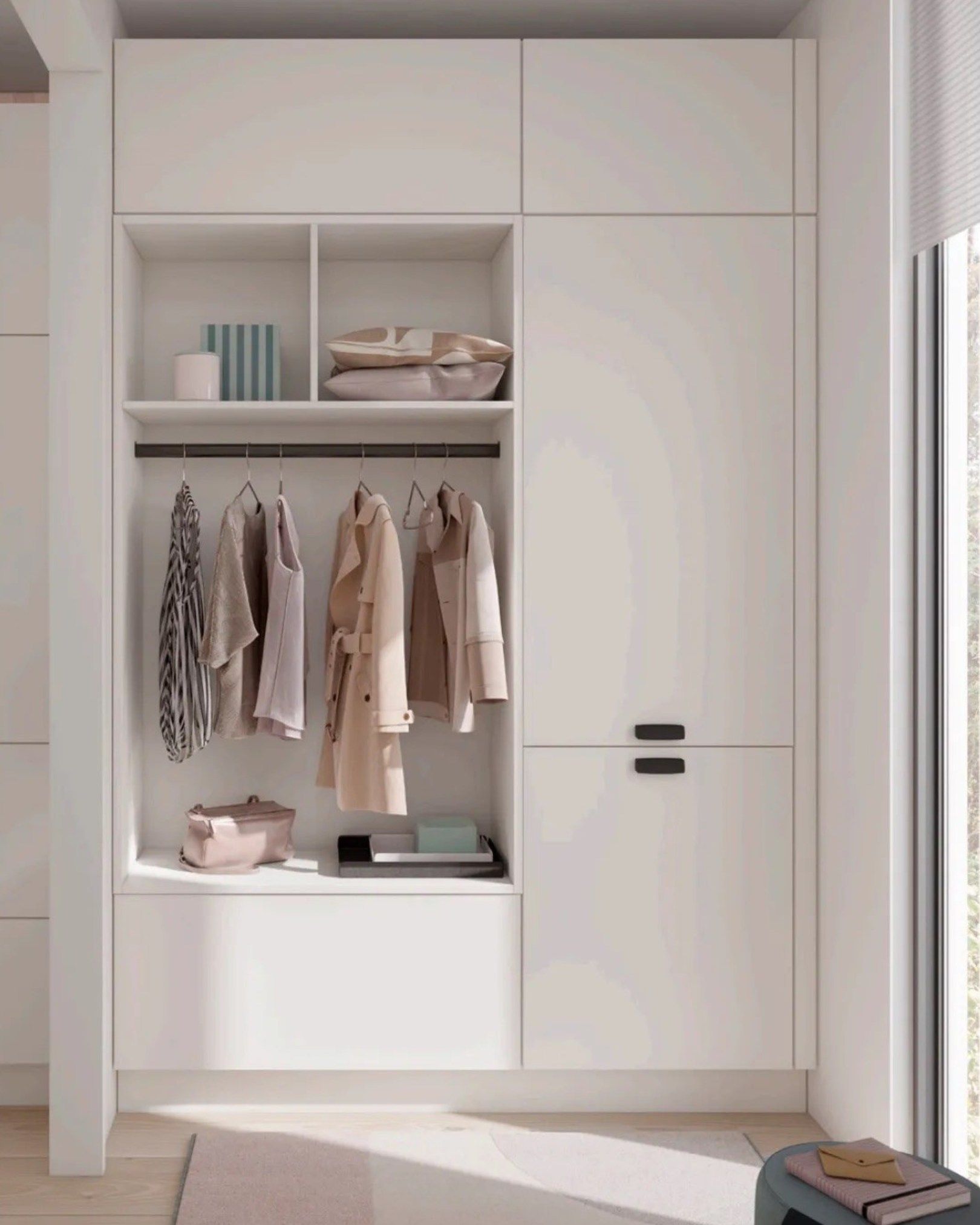 Une armoire blanche minimaliste avec des vêtements suspendus, des étagères et un banc dans un coin lumineux de la chambre