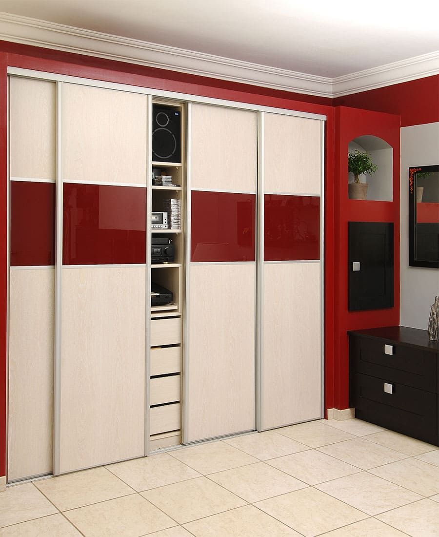 Placard blanc et rouge