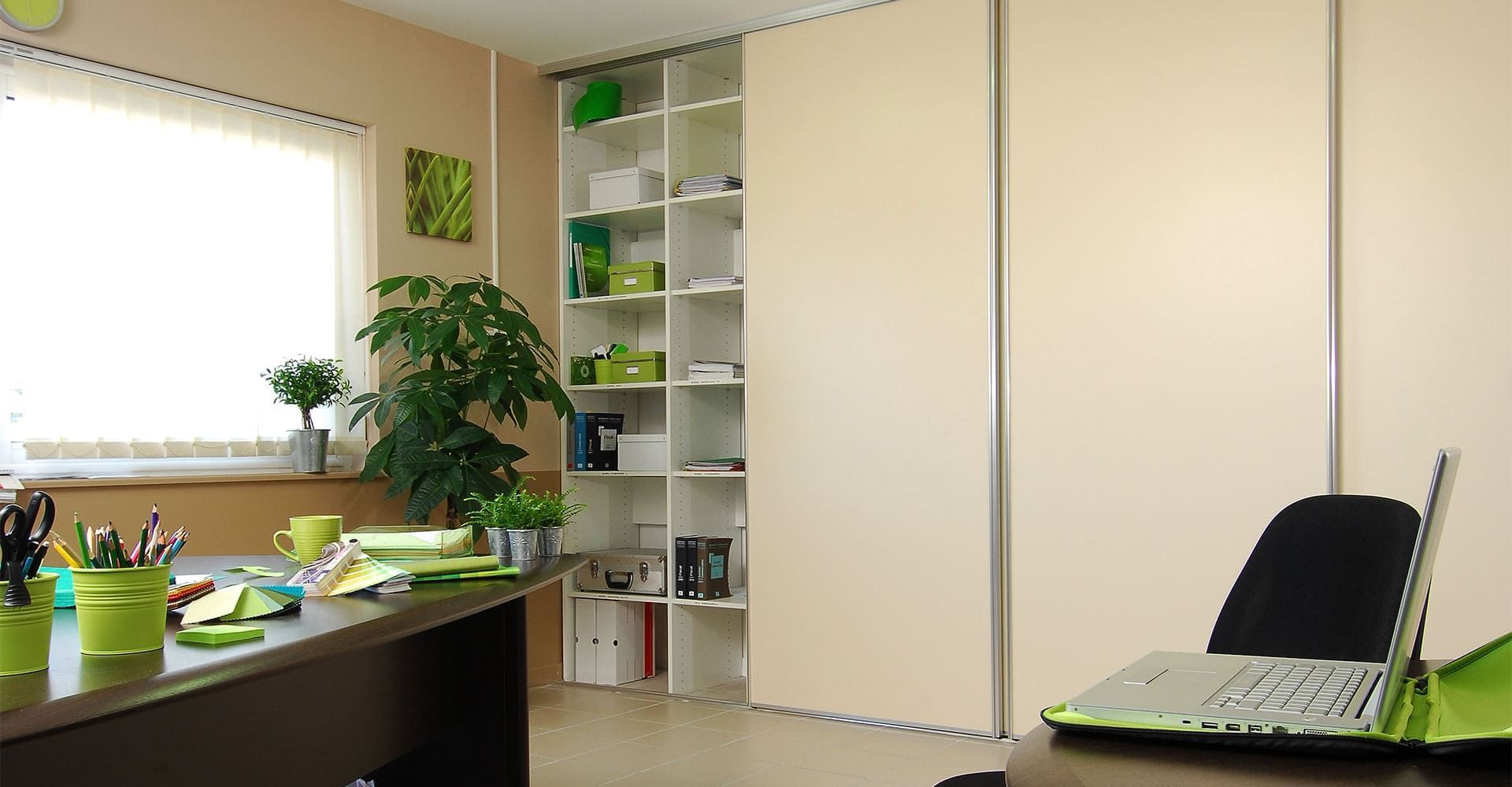 Placard dans un bureau