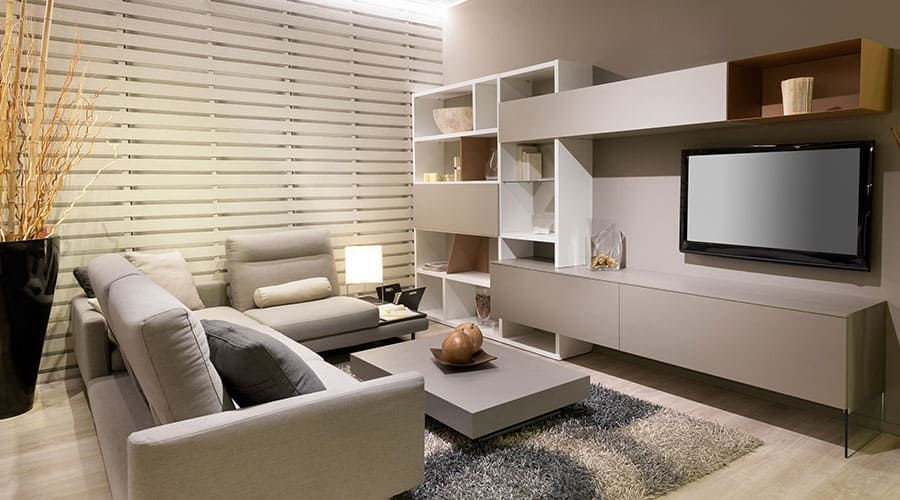 Bibliothèque sur mesure dans un salon