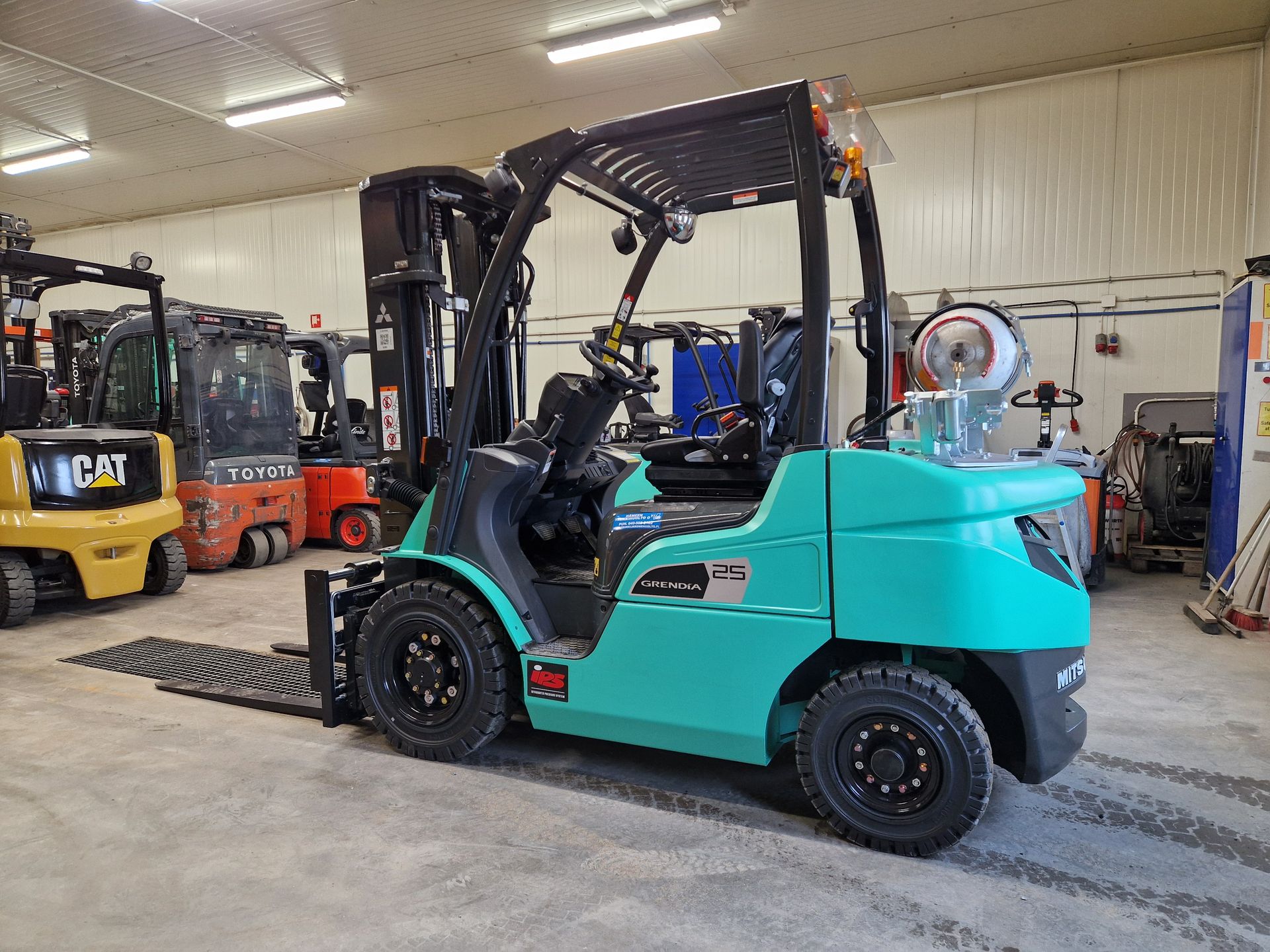 Mitsubishi FG25N kaasutrukki vm. 2024 (vuokralla)