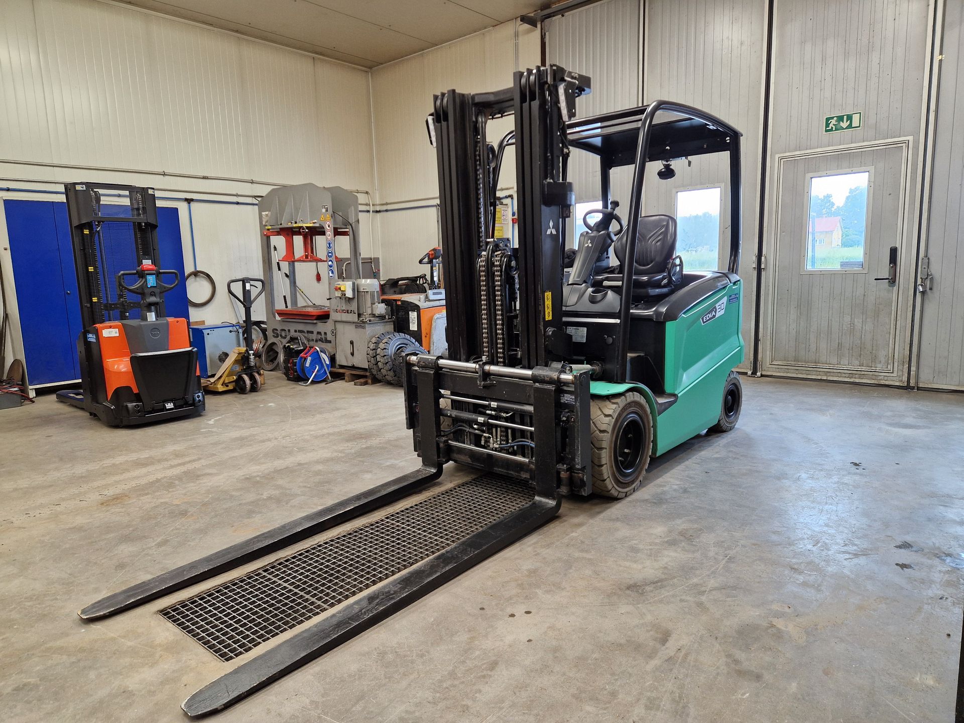 Mitsubishi FB30CN sähkötrukki vm. 2021 (konttikone)