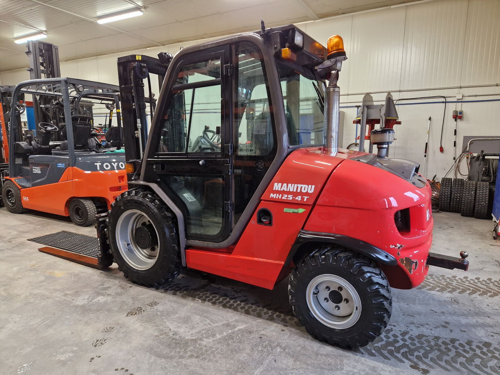 Manitou 25-4 T nelivetotrukki (diesel) vm. 2017 (tunnit vain 1480 h)