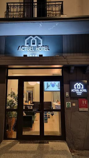 Porte d'entrée de l'Actuel Hôtel