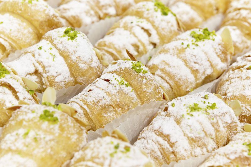 Mandelhönrchen mit Vanillefüllung und Puderzucker