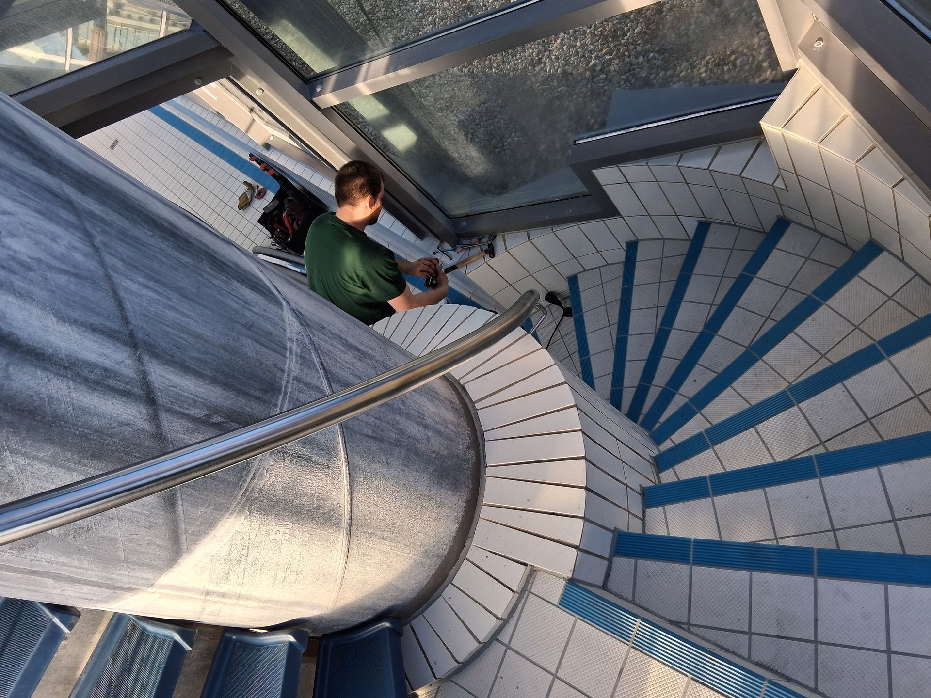 Spindeltreppe mit Edelstahl Handlauf