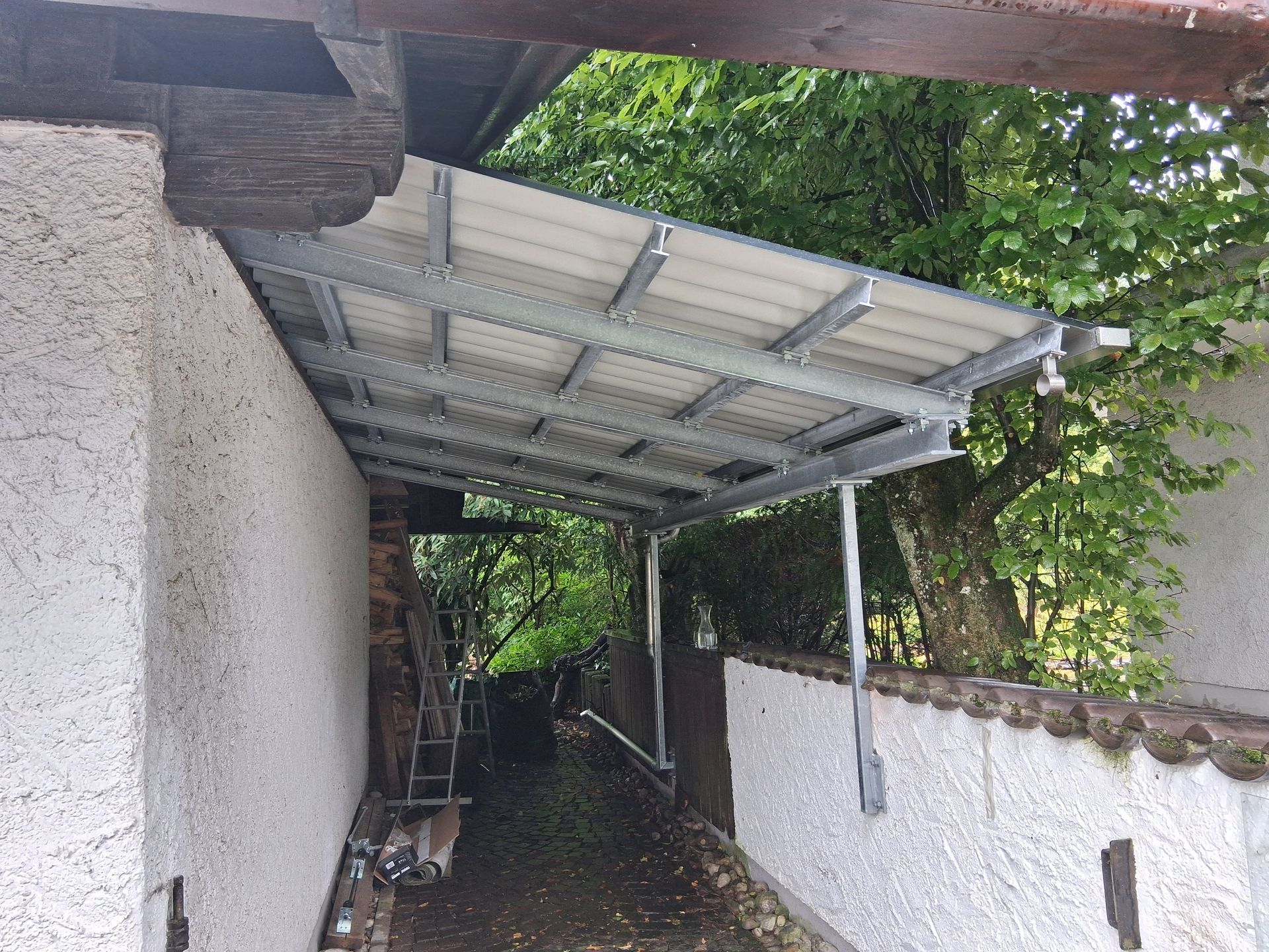 Stahl Vordach mit Trapezblech Überdachung