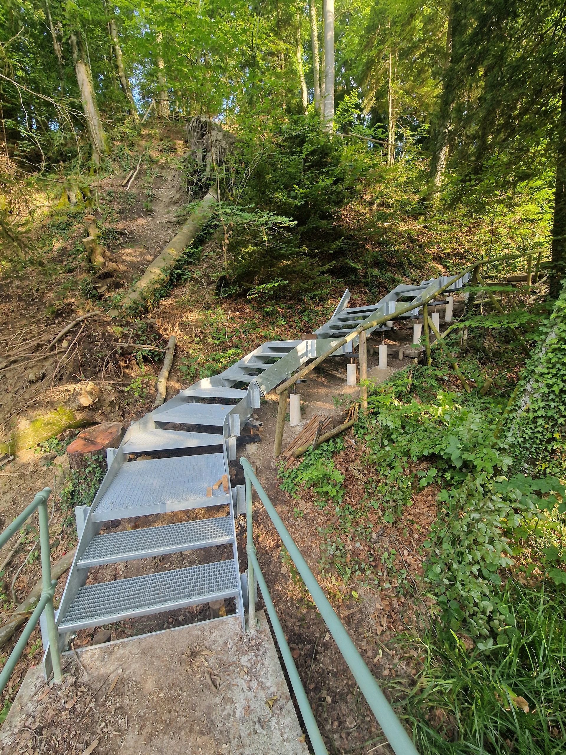 Hangtreppe mit Stahlunterkonstruktion