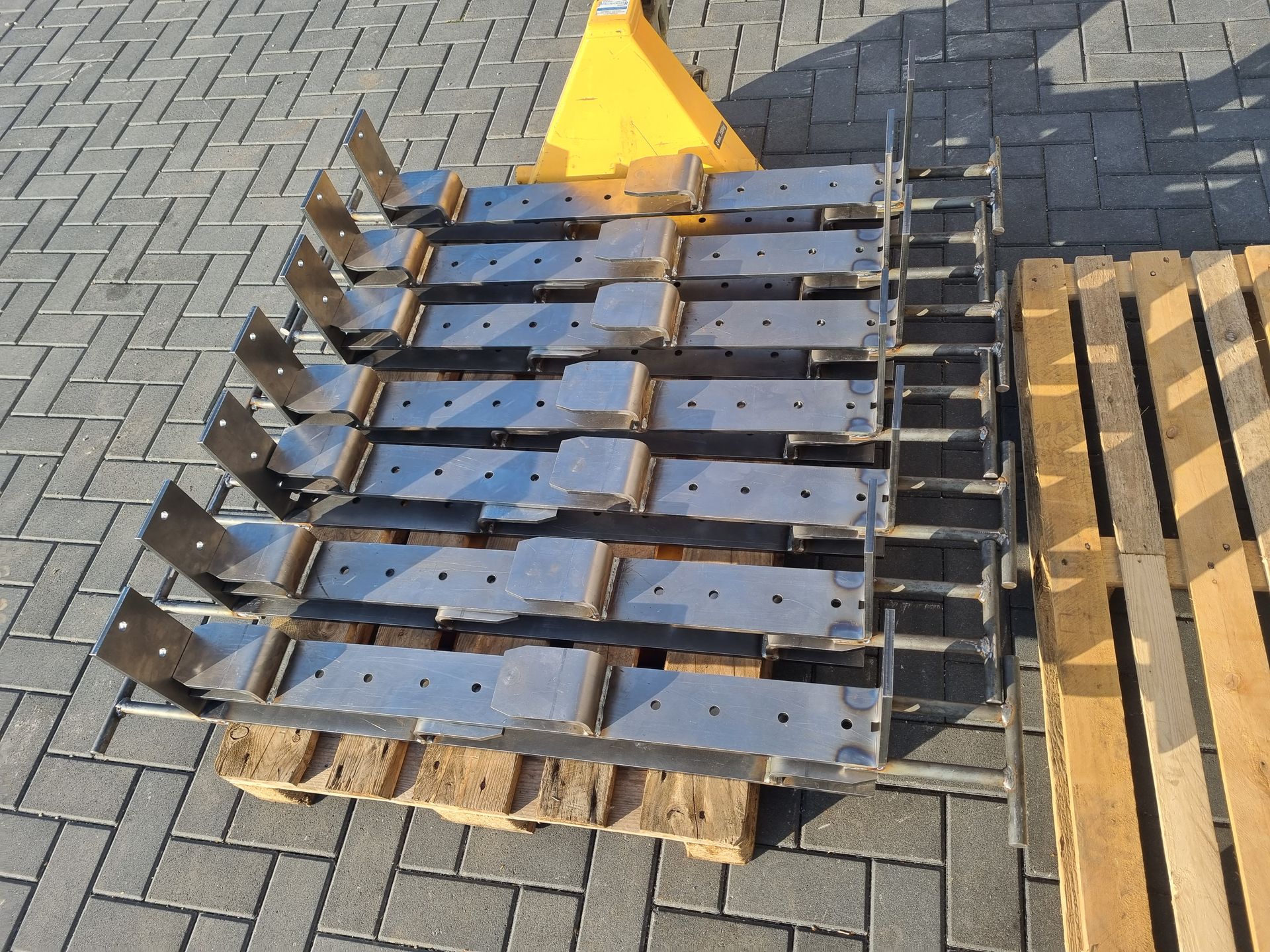 Stahlkonstruktion Bauteile verzinkt